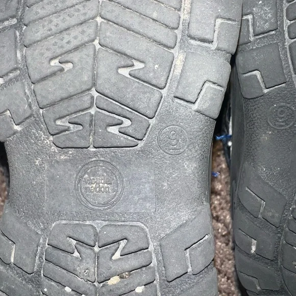 Toddler size 9 snow boots - Picture 4 of 8